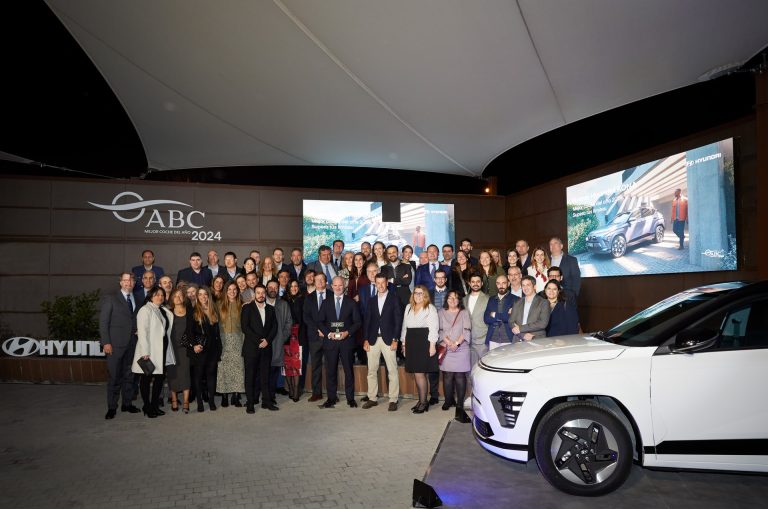 Hyundai Kona Eléctrico vs Jeep Avenger: duelo de SUV-B eléctricos urbanos Hyundai Kona Eléctrico vs Jeep Avenger: duelo de SUV-B eléctricos urbanos