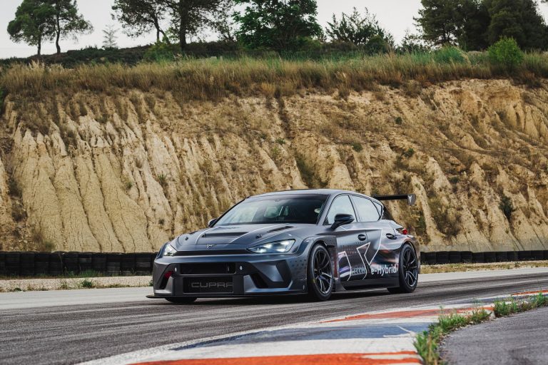 Top 5 compactos PHEV por potencia combinada (CV) en 2026