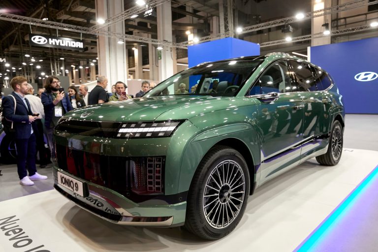 Top 6 compactos eléctricos por menor tiempo de carga del 10 al 80% en 2026 Top 6 compactos eléctricos por menor tiempo de carga del 10 al 80% en 2026