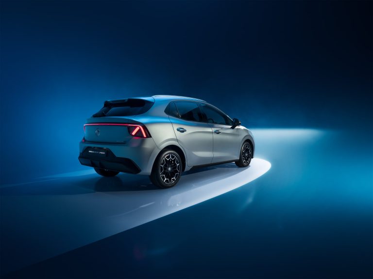Top 5 compactos eléctricos por menor 0-100 km/h en 2026