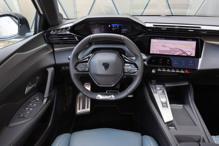Top 6 compactos eléctricos por volumen de maletero con asientos abatidos en 2026